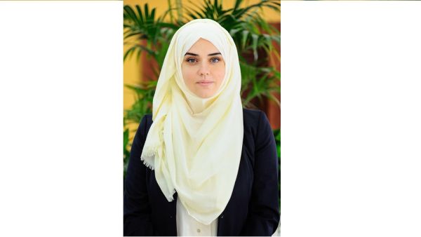 الدكتورة رهف عجاج، الأستاذ المساعد في الصحة والسلامة البيئية بكلية العلوم الصحية طلبة جامعة أبوظبي يحصدون المركزين الثاني والثالث في مسابقة التعاون البحثي "X-Research"