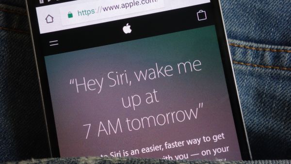 4 أشياء لا تسألها لمساعد أبل الذكي “سيري Siri”