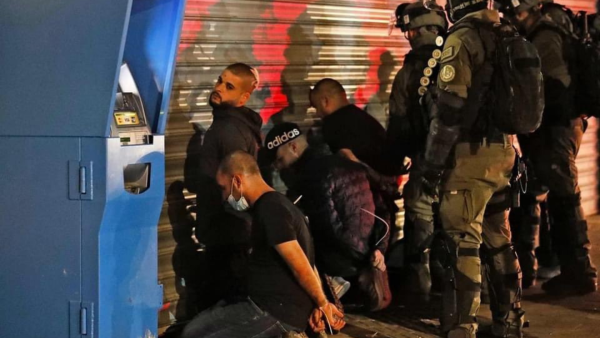Israeli police arresting Palestinians