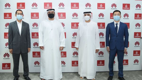 طيران الإمارات توقع اتفاقية استراتيجية مع هواوي في "سوق السفر"