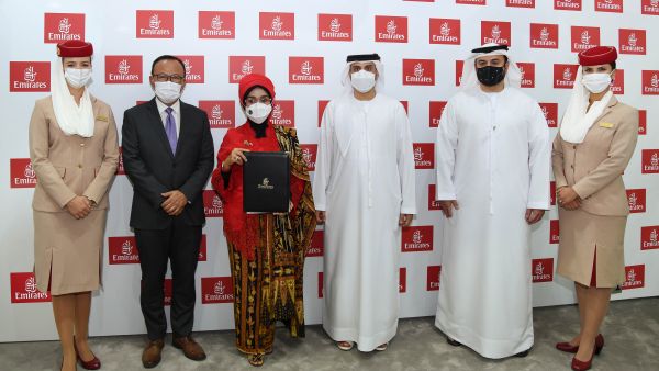 طيران الإمارات تبرم شراكة لدعم السياحة في إندونيسيا