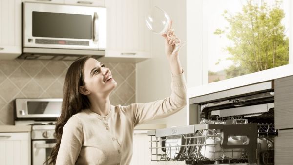 Design Offers Maximum Efficiency and Conserves Energy for Middle East Consumers Leave Dirty Dishes Behind With LG Quadwash