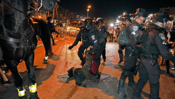 Israeli police and Palestinian protesters in Jerusalem 