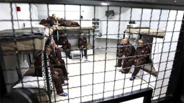 أسرى في سجون الاحتلال