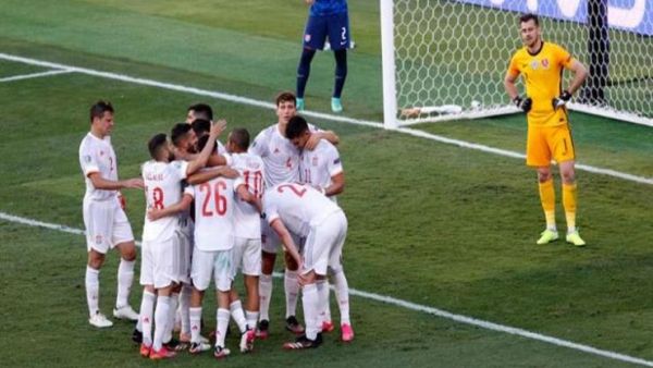 إسبانيا إلى ربع النهائي