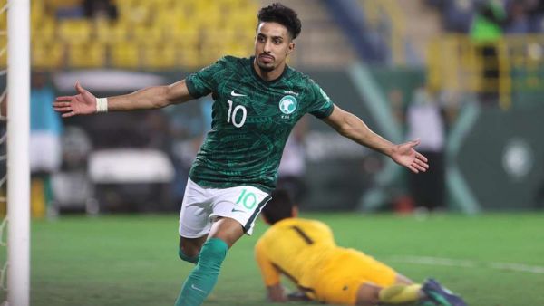 السعودية تحقق فوزاً صعباً على سنغافورة