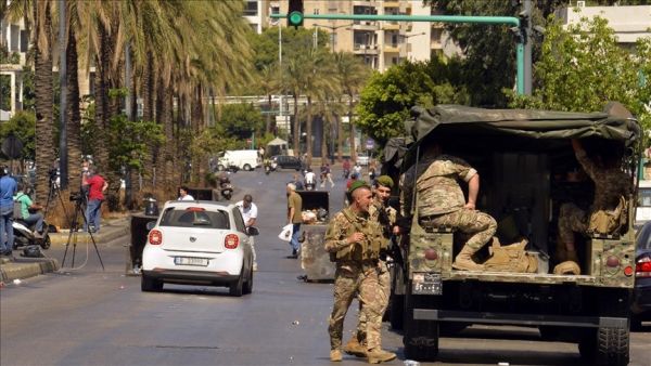 إصابة جنديين بانفجار قنبلة أثناء احتجاجات بلبنان