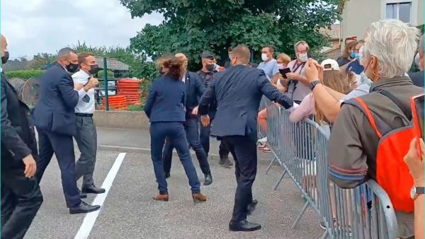 المتّهم بصفع ماكرون يمثل أمام المحكمة الخميس