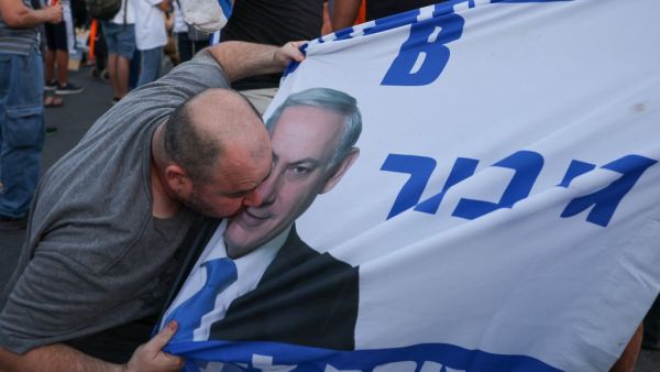 Netanyahu offered to resign on Friday in return for disbanding new government