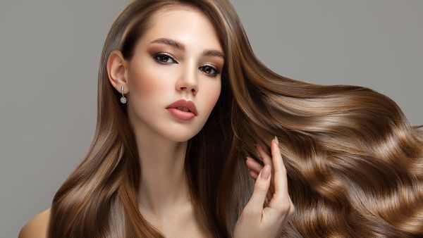 يحمي من الأشعة فوق البنفسجية بأنواعها الـ 3 بجانب الحماية من ماء البحر وحمام السباحة 