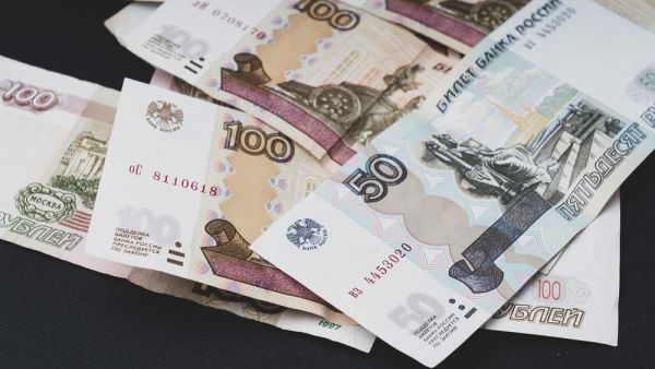 روسيا قد ترفض استخدام الدولار لمواجهة العقوبات