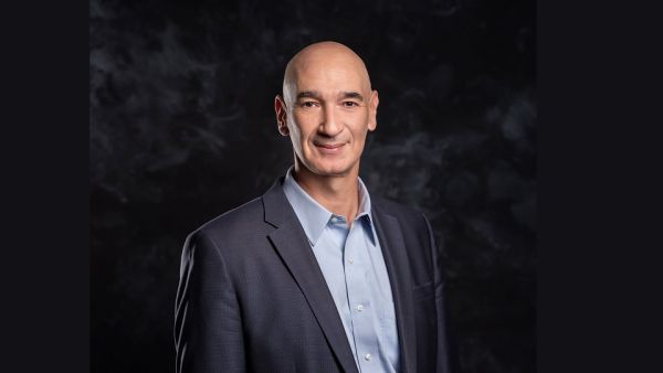 سيد حشيش المدير العام لمايكروسوفت الإمارات مناطق مايكروسوفت السحابية في الإمارات تحتفل بمرور عامين على تمكين مؤسسات منطقة الشرق الأوسط