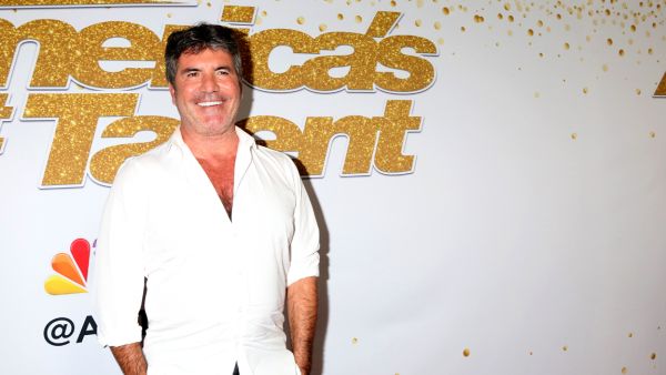 Simon Cowell has reportedly decided to put his "haunted" mansion on the market.