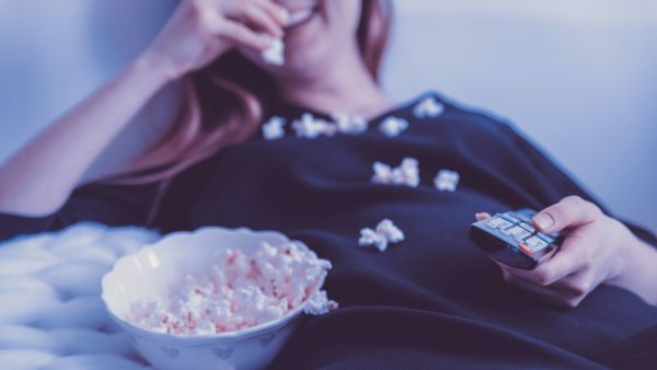طبيب البوابة: هل تناول الطعام بعد الساعة 8 مساءً يؤدي إلى زيادة الوزن؟