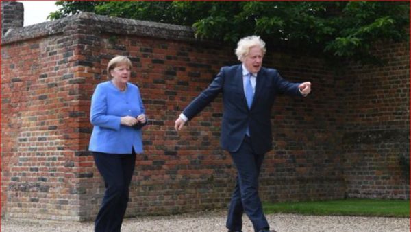 تصرف غير لائق مع ميركل