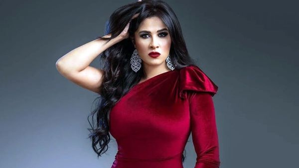 ياسمين عبد العزيز