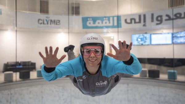"كلايم أبوظبي" يستقبل ضيوفه خلال موسم الصيف بأقوى تجارب القفز الحر والتسلق الداخلي   