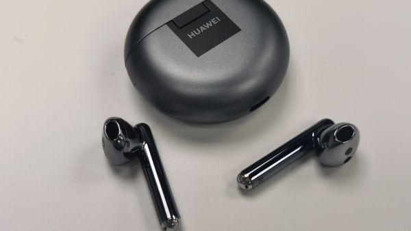 سماعات HUAWEI FreeBuds 4 ما الذي يجعل سماعات HUAWEI FreeBuds 4 واحدة من أفضل سماعات الأذن اللاسلكية للعام 2021؟