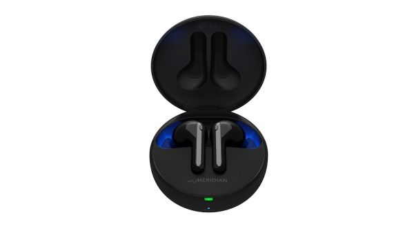 سماعات الأذن TONE FREE FN7 من إل جي اللاسلكية ذات الصوت الحقيقي تعود نظيفة سريعاً مع حامل UVNANO الفريد من نوعه