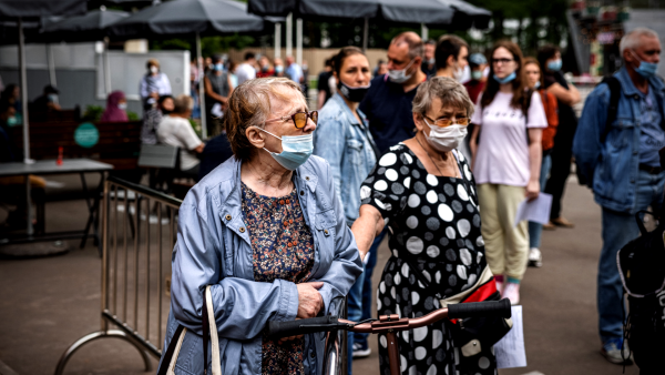 Russians in line for vaccine