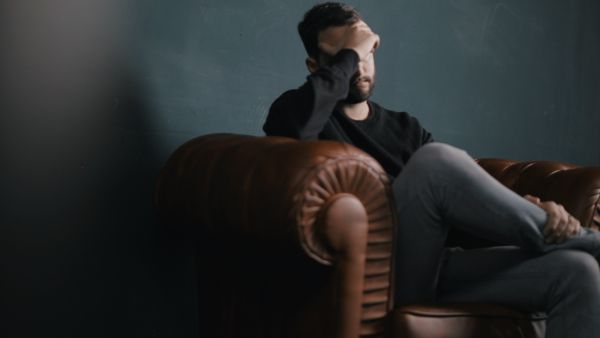 ماذا تفعل عندما تبتعد المرأة التي تحبها عنك