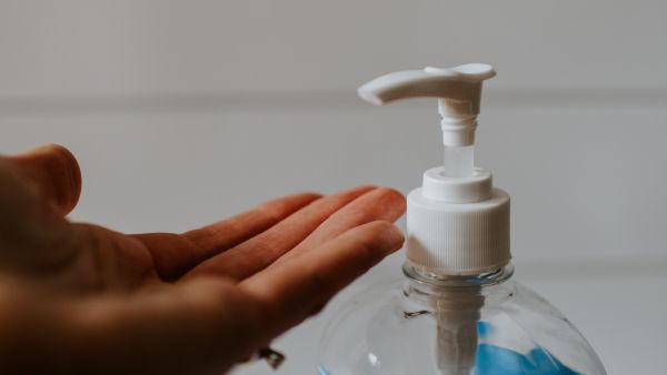 طبيب البوابة: كيف تختار غسول اليد الفعال والمرطب؟