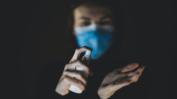 طبيب البوابة: اسئلة وإجابات عن إصابة الملقحين بفيروس كوفيد-19