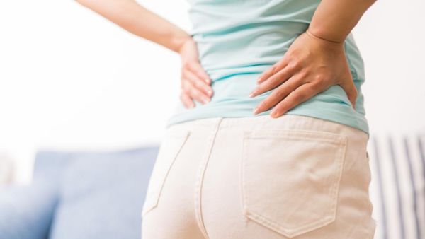 اشربي الكثير من الماء، حيث يساعد الماء على إزالة السموم من الجسم ويلين المفاصل