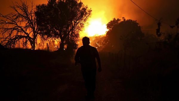 حرائق الغابات تستعر مجددا في اليونان