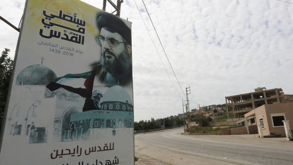 حزب الله يعلن اطلاق "عشرات الصواريخ" على إسرائيل