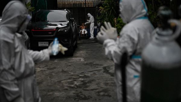 Thai hospital placing bodies in containers