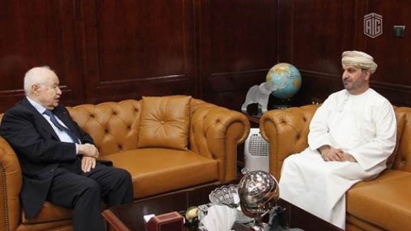 طلال أبوغزاله يلتقي السفير العماني في عمّان