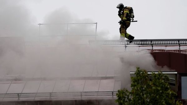 كما أكدت الشرطة في موقعها الإلكتروني أنها تعمل على إجلاء سكان المنطقة.