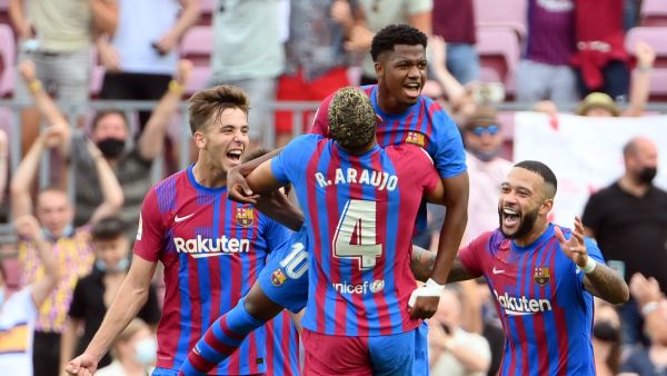 برشلونة يسحق ليفانتي بثلاثية