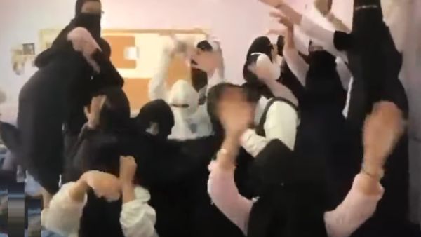 رقص طالبات سعوديات في مدرسة