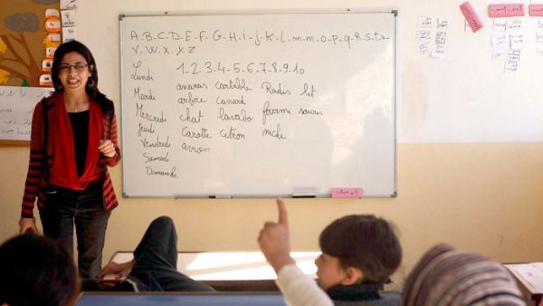 اضراب المعلمين يعطل العام الدراسي في لبنان