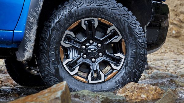 Chevrolet Reveals Major Enhancements For New Silverado, Including First-ever ZR2 Off-road Trim 
