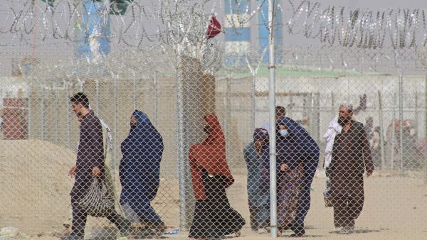 Thousands flee Taliban-held Afghanistan