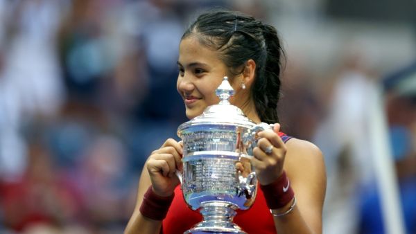 Emma Raducanu of Great Britain celebrates with the championship trophy after defeating Leylah Annie Fernandez of Canada during their Women's Singles final match on Day Thirteen of the 2021 US Open at the USTA Billie Jean King National Tennis Center on September 11, 2021 in the Flushing neighborhood of the Queens borough of New York City. (Photo: AFP)