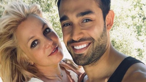 Spears posted a short video showing off the engagement ring 