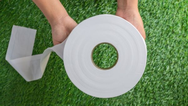 البراز الأخضر..ما هي الأسباب ومتى يجب رؤية الطبيب؟