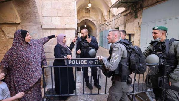قوات الاحتلال تغلق أبواب الأقصى والبلدة القديمة بالكامل