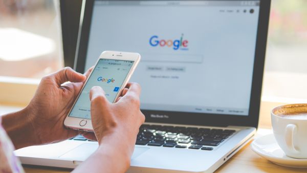 جوجل تقطع خدماتها عن الهواتف القديمة خلال ساعات 