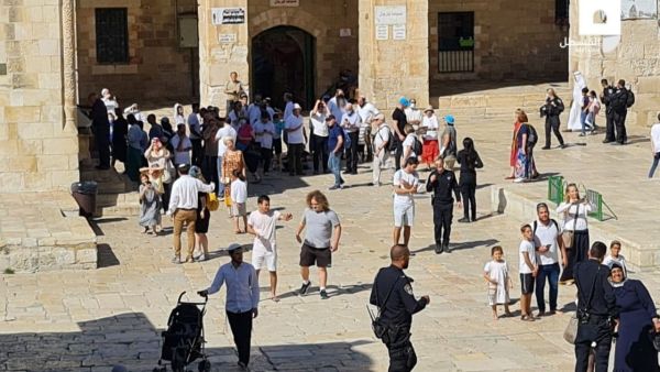 مستوطنون في باحات المسجد الأقصى