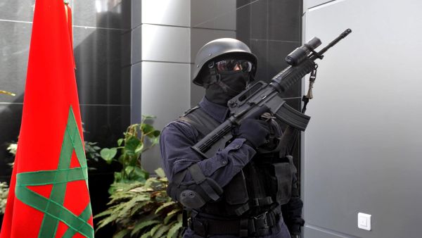 عنصر من الامن المغربي