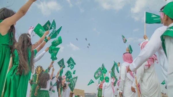 يعود تاريخ اليوم الوطني السعودي إلى المرسوم الملكي الذي أصدره الملك المؤسس عبد العزيز برقم 2716، وتاريخ 17 جمادى الأولى عام 1351هـ، حيث في هذا اليوم تم تحويل  اسم الدولة من مملكة الحجاز ونجد وملحقاتها إلى المملكة العربية السعودية