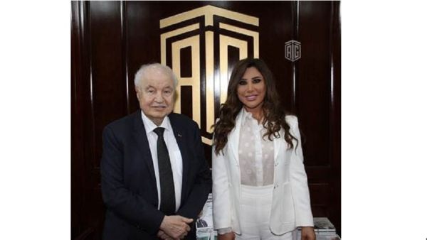 شكر أبوغزاله المبدعة نجوى كرم لمتابعتها عبر التواصل عن بعد جهود سعادته في هذا المجال منذ عام 1999. أبوغزاله يستقبل في مكتبه النجم والمفكر نجوى كرم