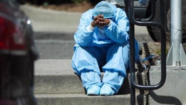 الآلاف العاملين بالمستشفيات الأمريكية يدعون لإضراب