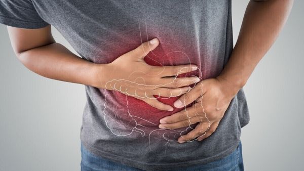 أسباب ألم المعدة في الليل وطريقة العلاج