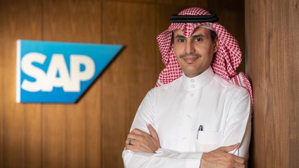 أحمد الفيفي النائب الأول للرئيس والمدير التنفيذي لشمال منطقة الشرق الأوسط لدى "إس إيه بي" مركز بيانات "إس إيه بي" السحابي في السعودية ينال شهادة "الفئة ب" من هيئة الاتصالات وتقنية المعلومات